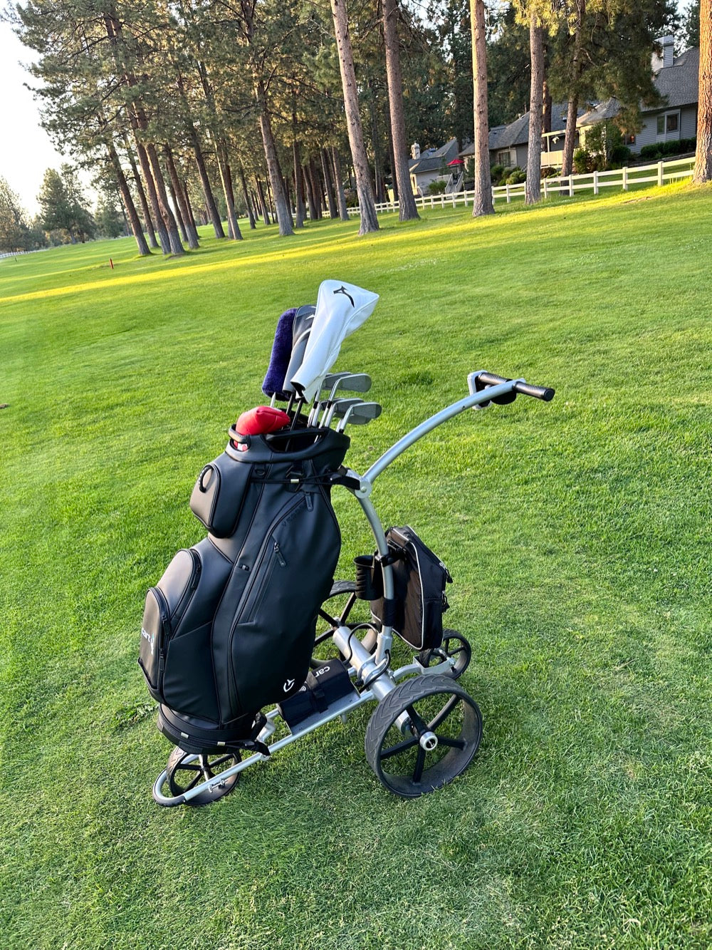 electric golf cart with remote control 1500 V3 silver on course with vessel lux golf bag