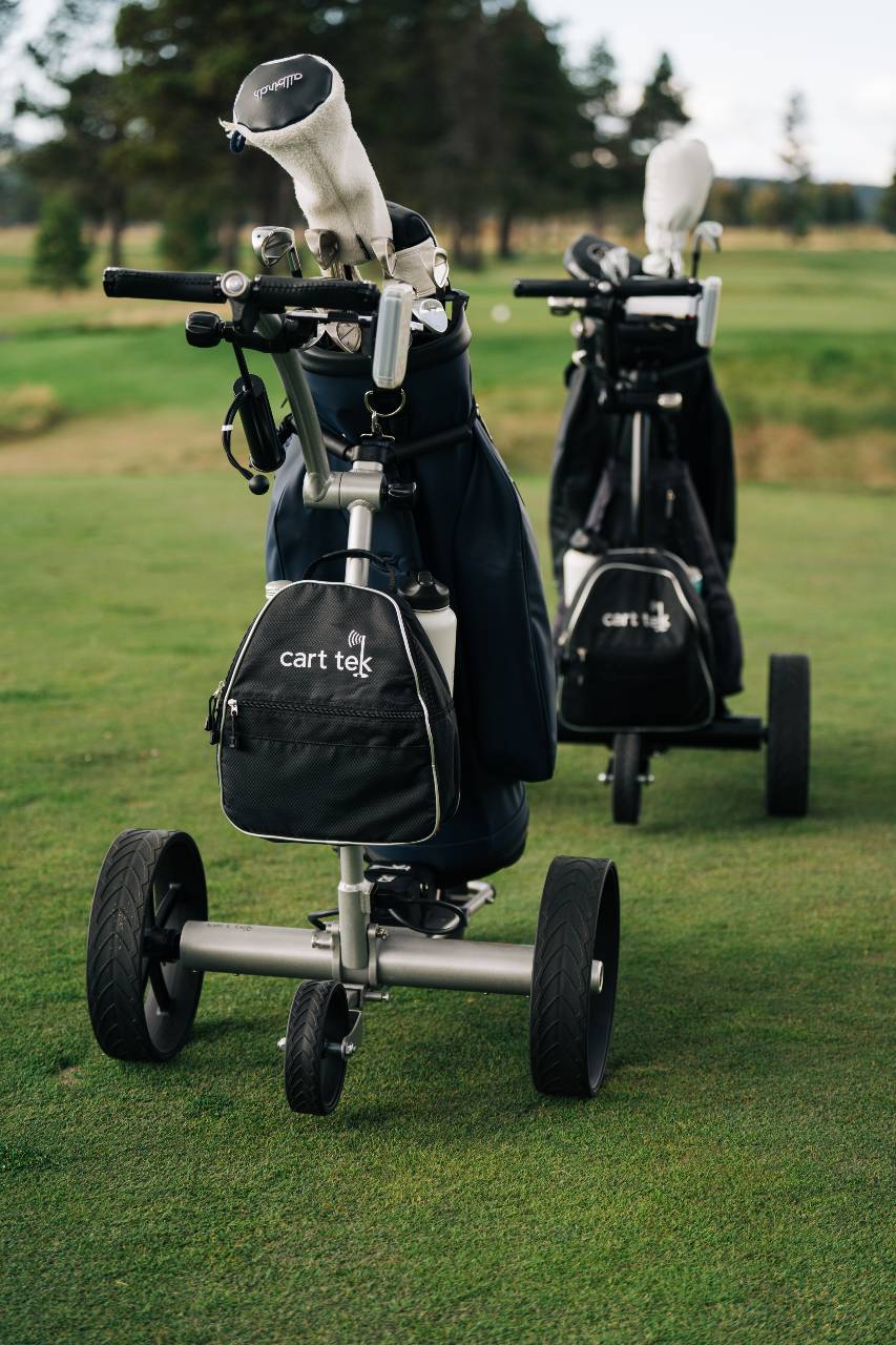 Remote Control Golf Caddies vs. Manual Push Golf Caddies: Pros and Cons
