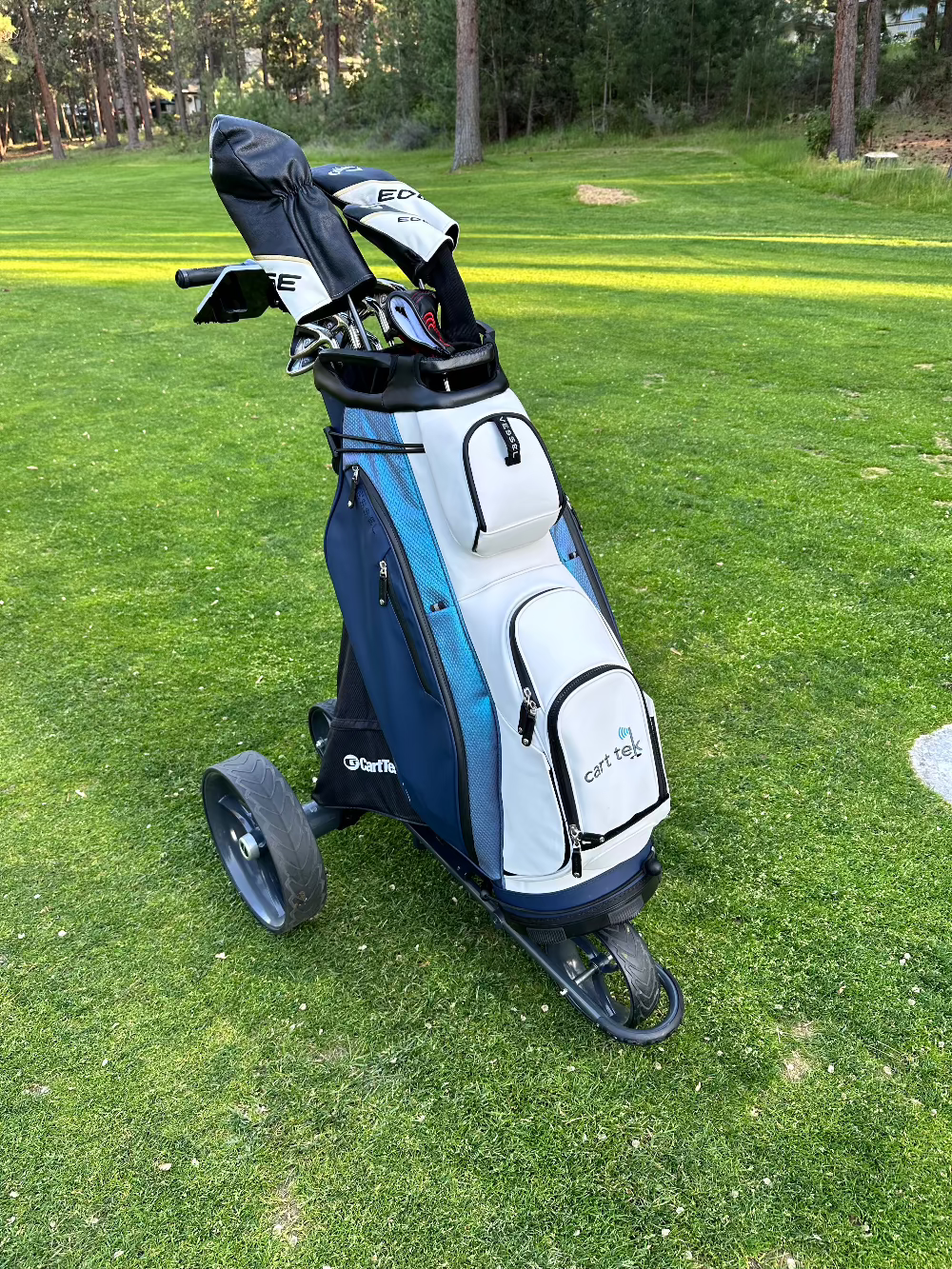 electric golf cart with remote control 1500 V3 grey on course with vessel lux golf bag