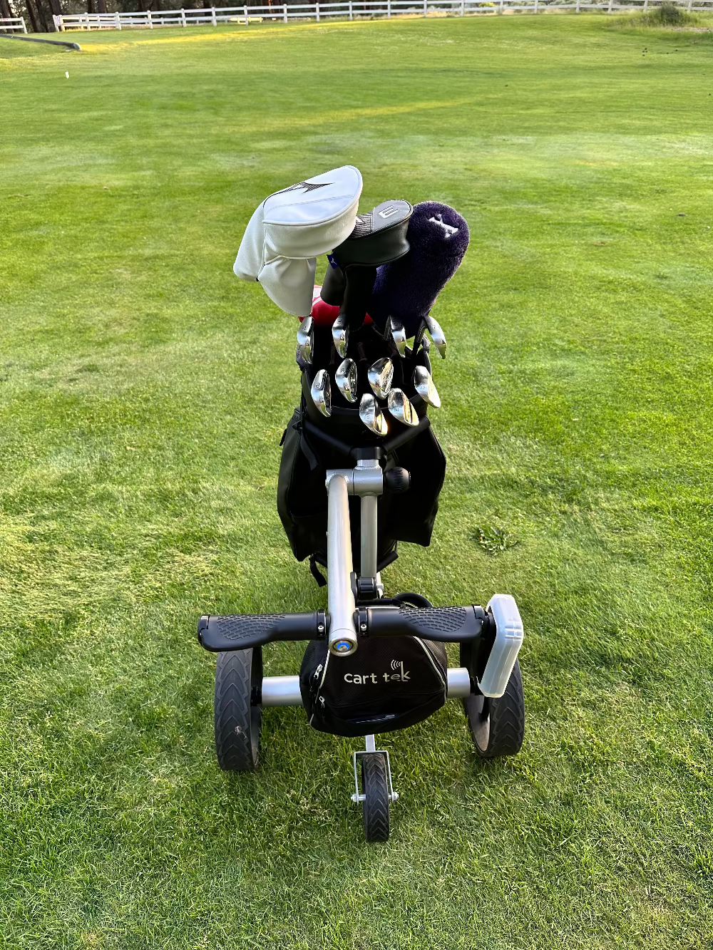 electric golf cart with remote control 1500 V3 silver on course with vessel lux golf bag