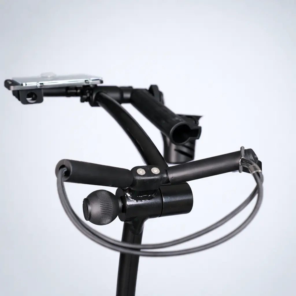 Close-up of GRi-975Li electric golf trolley bagrest area for manual steering